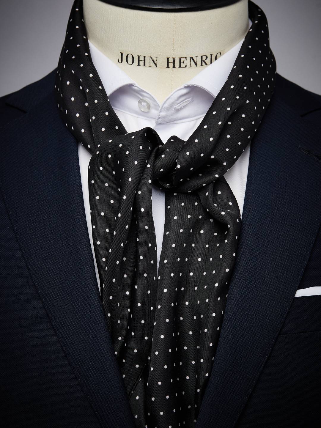 ◇DAKS◇ [SILK100%]Black new check pattern petite silk scarf DAKS LONDON CHECK BLACK SQUARE silk scarf 19/18 in MADE IN