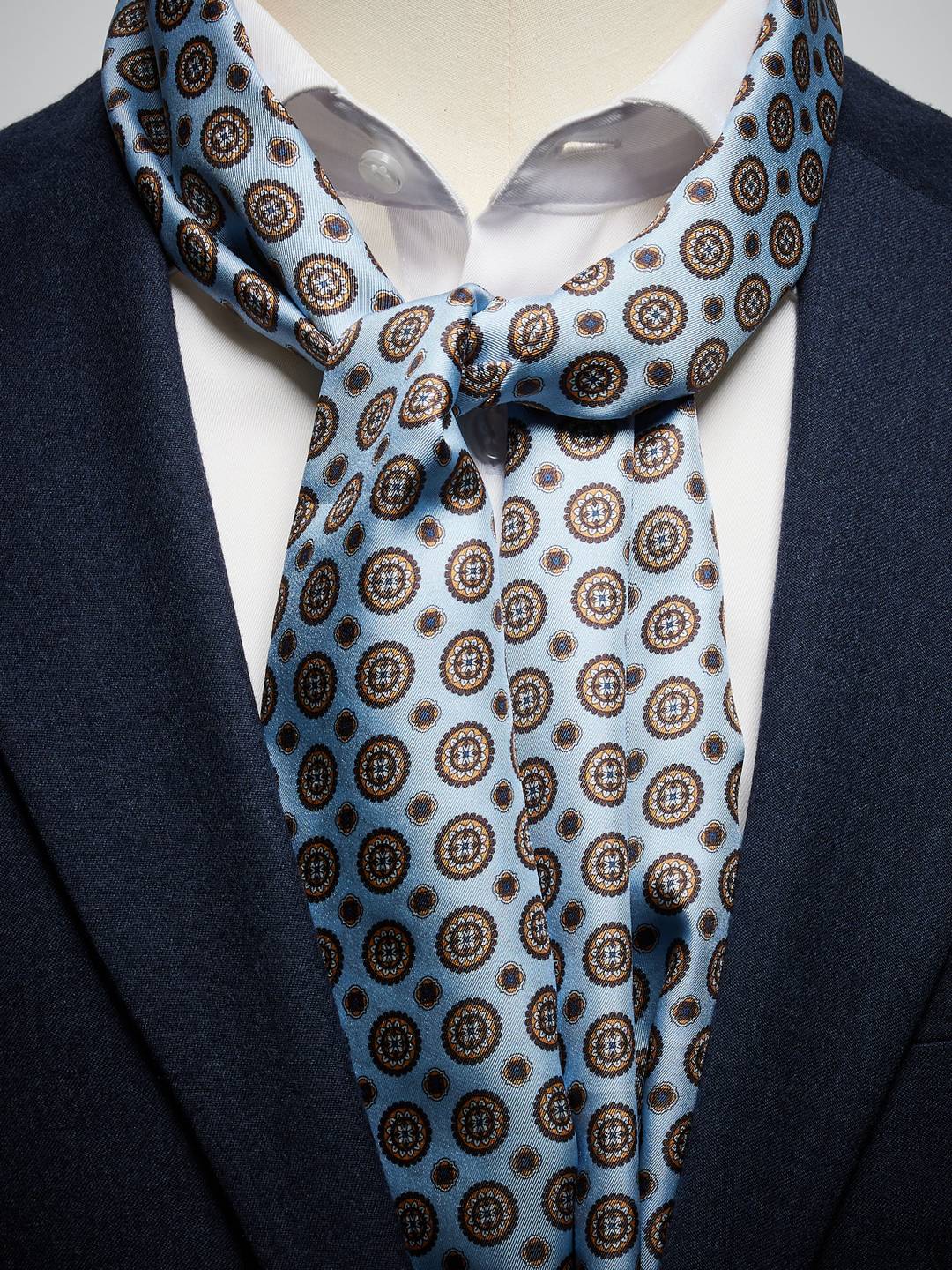 How to tie a men's silk scarf store