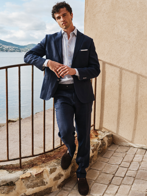 dress code navy blue What Colors Go With Navy Blue? Learn 12 Options Here