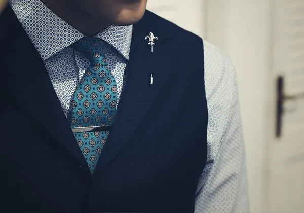 How to wear a lapel pin