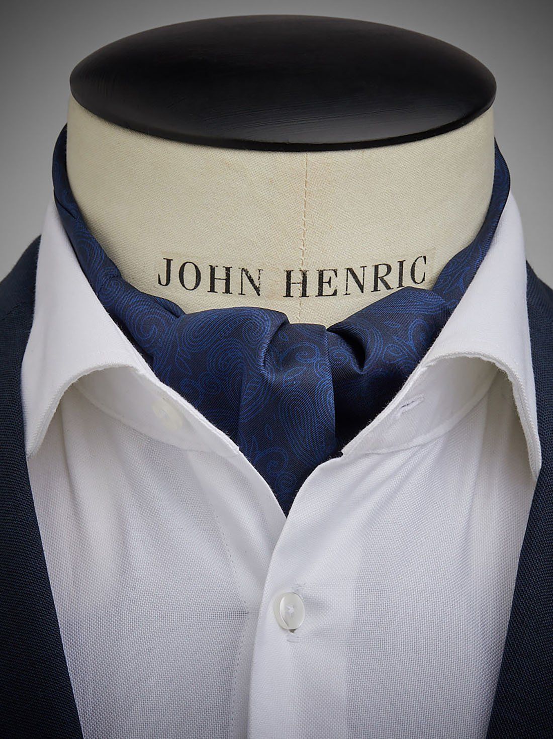 mens ascot tie