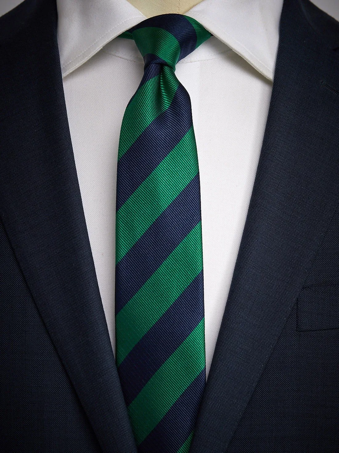 White shirt best sale green tie