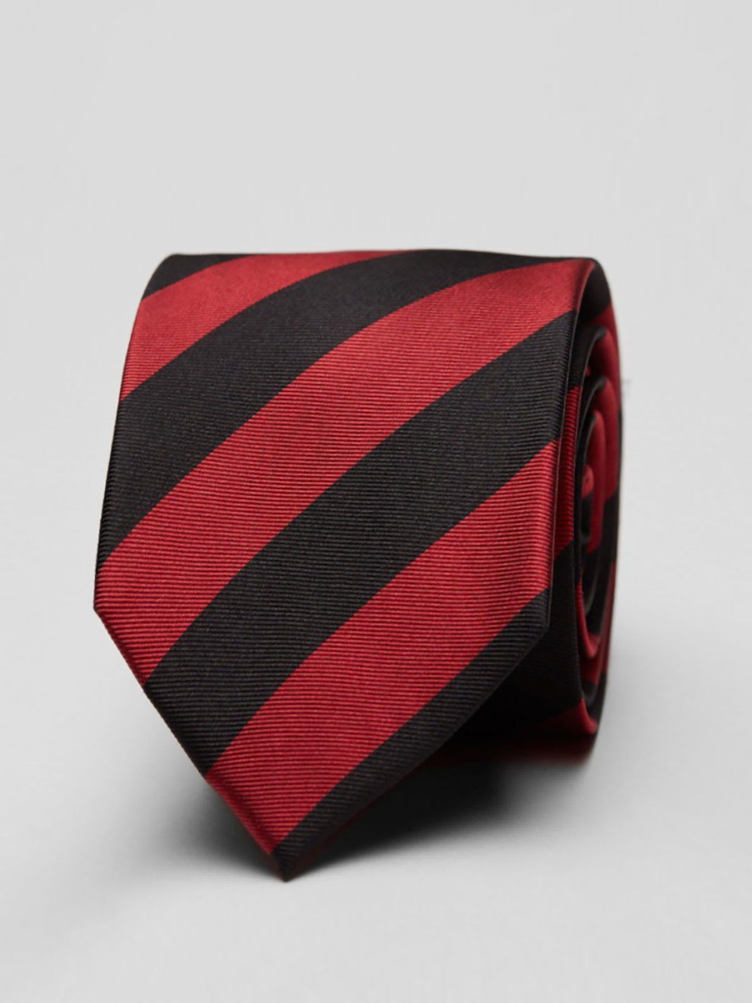 Black & Red Tie Club 