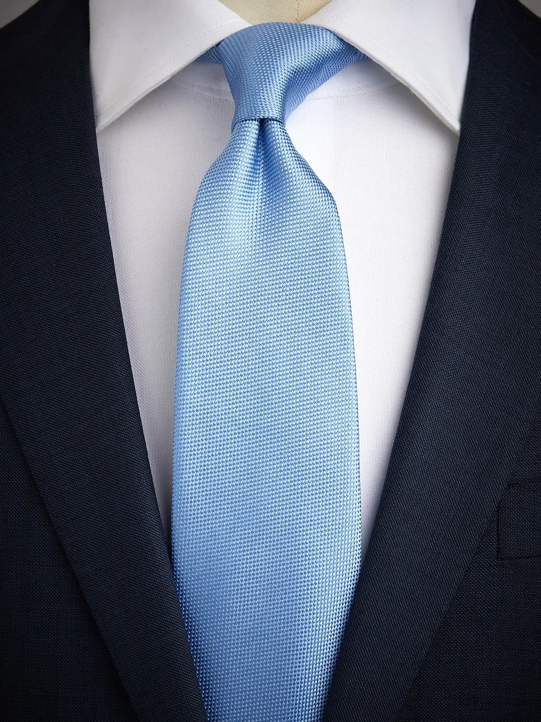 Light blue tie 2025 with navy suit