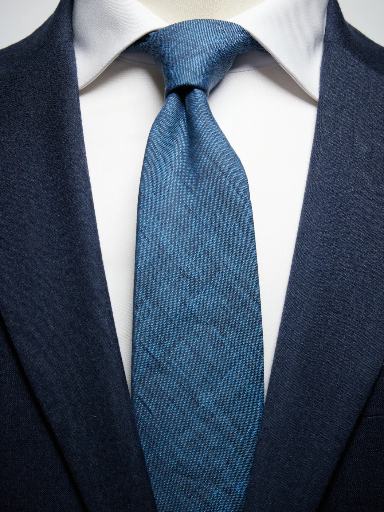 Dark Blue Tie Linen