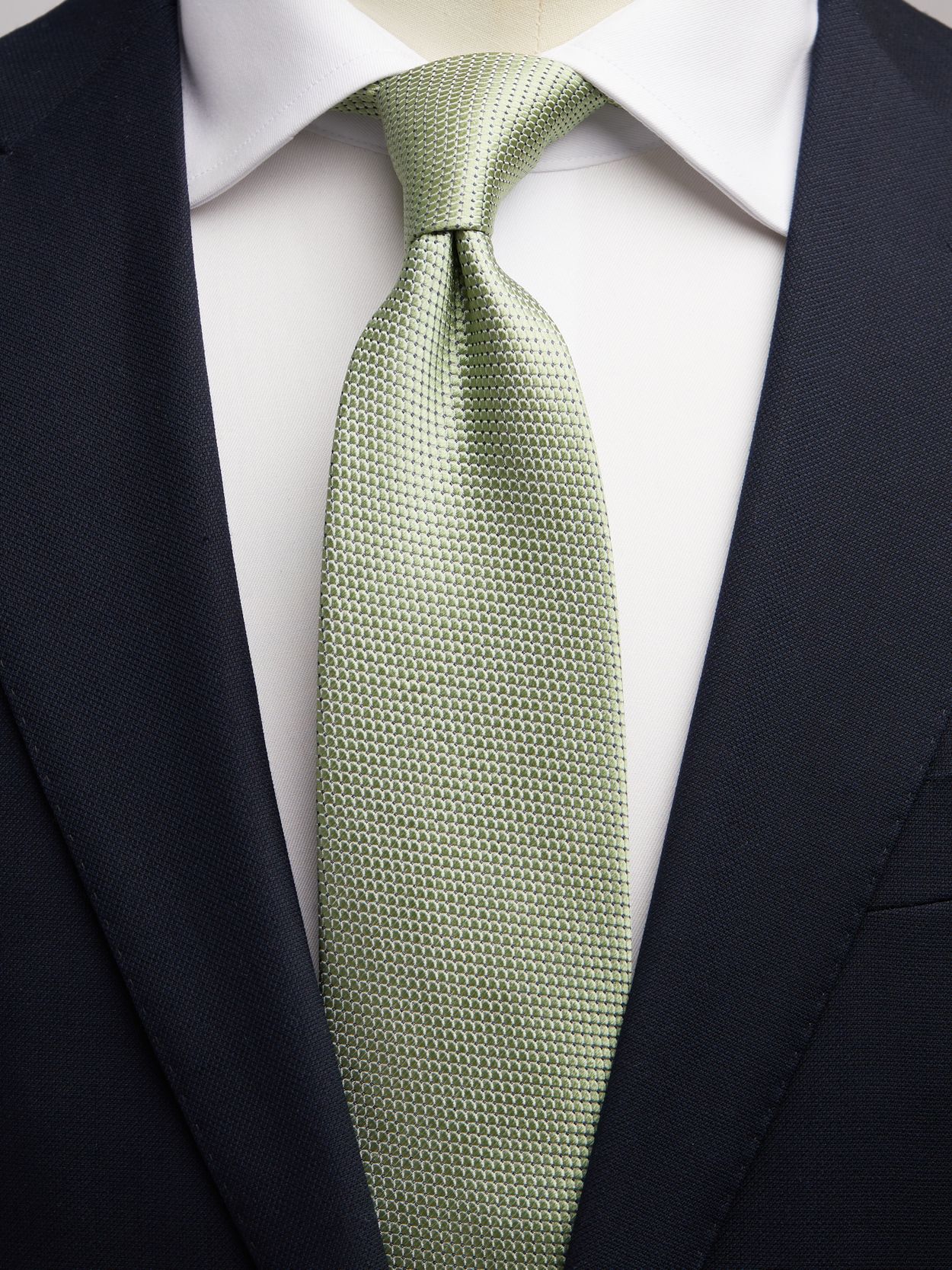 Light Green Tie Structure