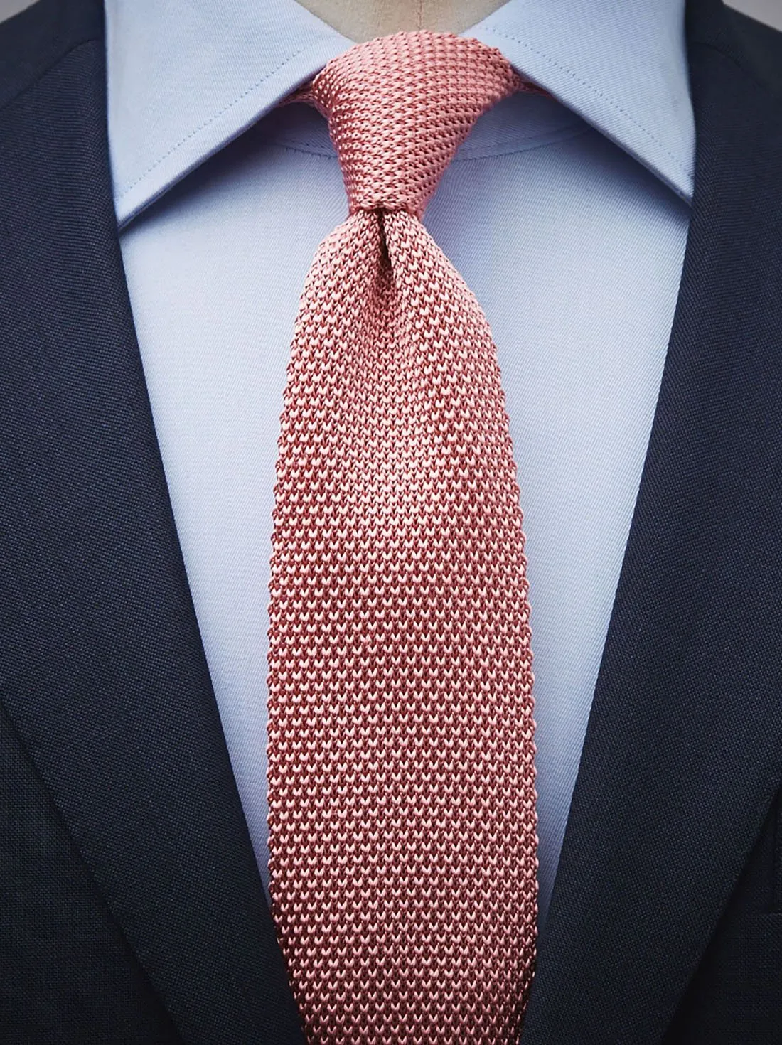 Elegant wool tie in pink colour