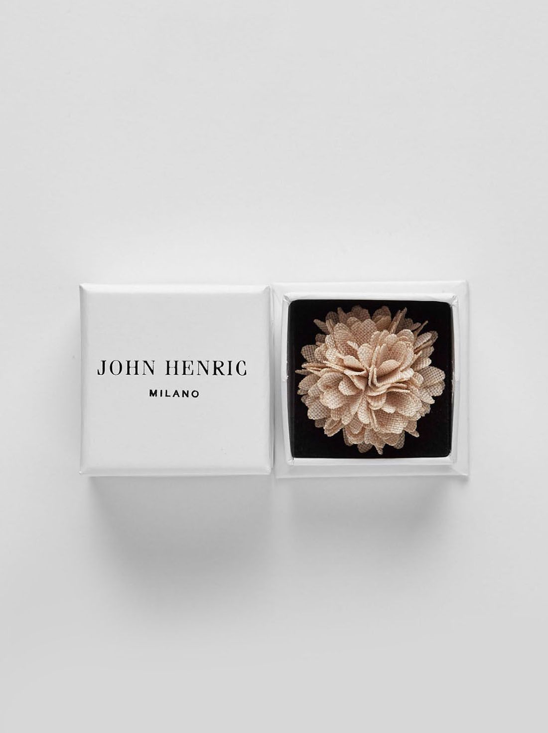 Beige Lapel Pin Toledo