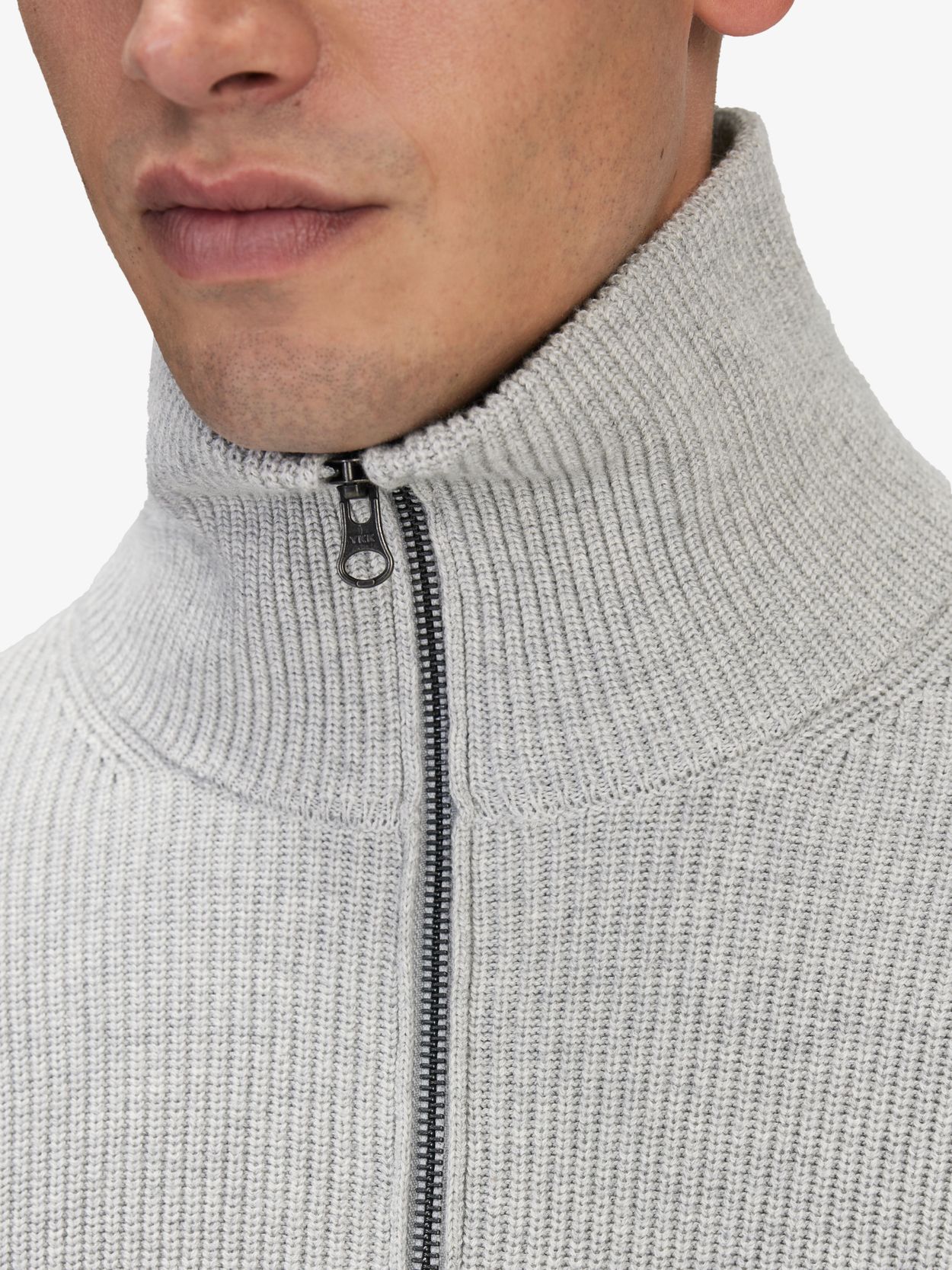 Grey sweater with online zipper