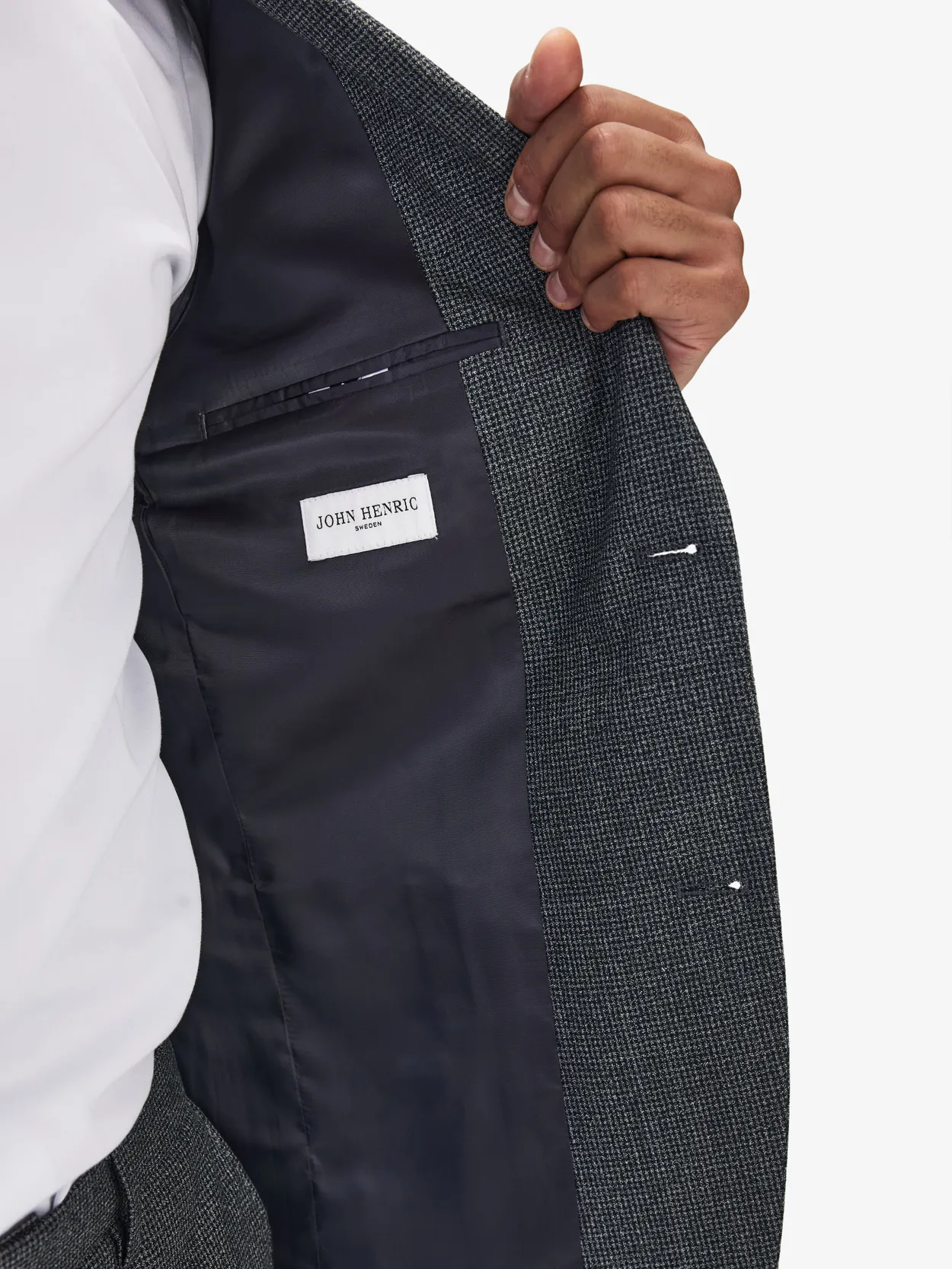 Image number 4 for product Anzug aus grauer und schwarzer Wolle