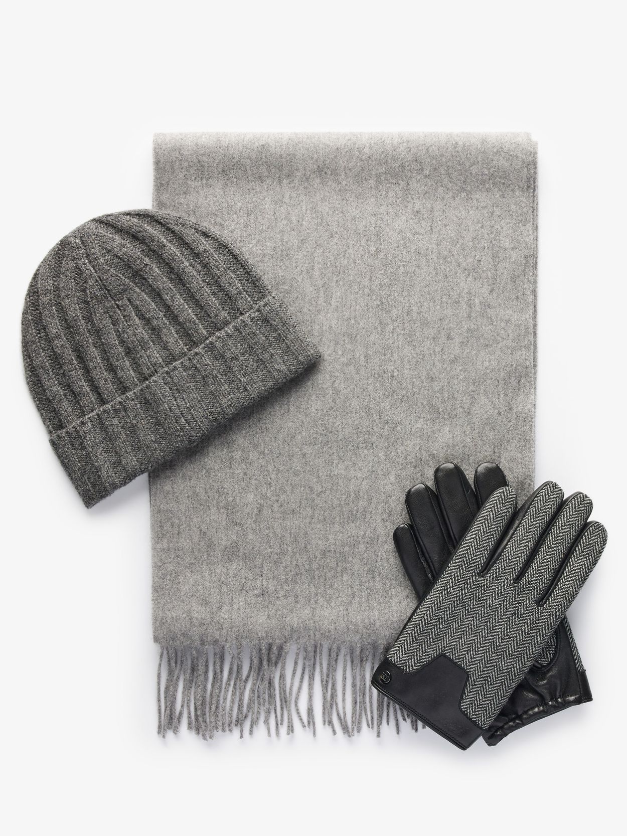 Mütze, Schal und Handschuhe aus grauer Wolle