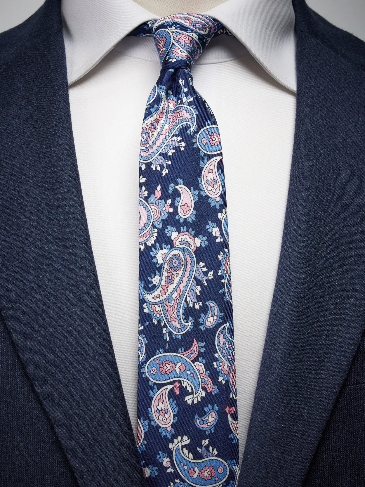 Marineblaue Krawatte mit Paisleymuster