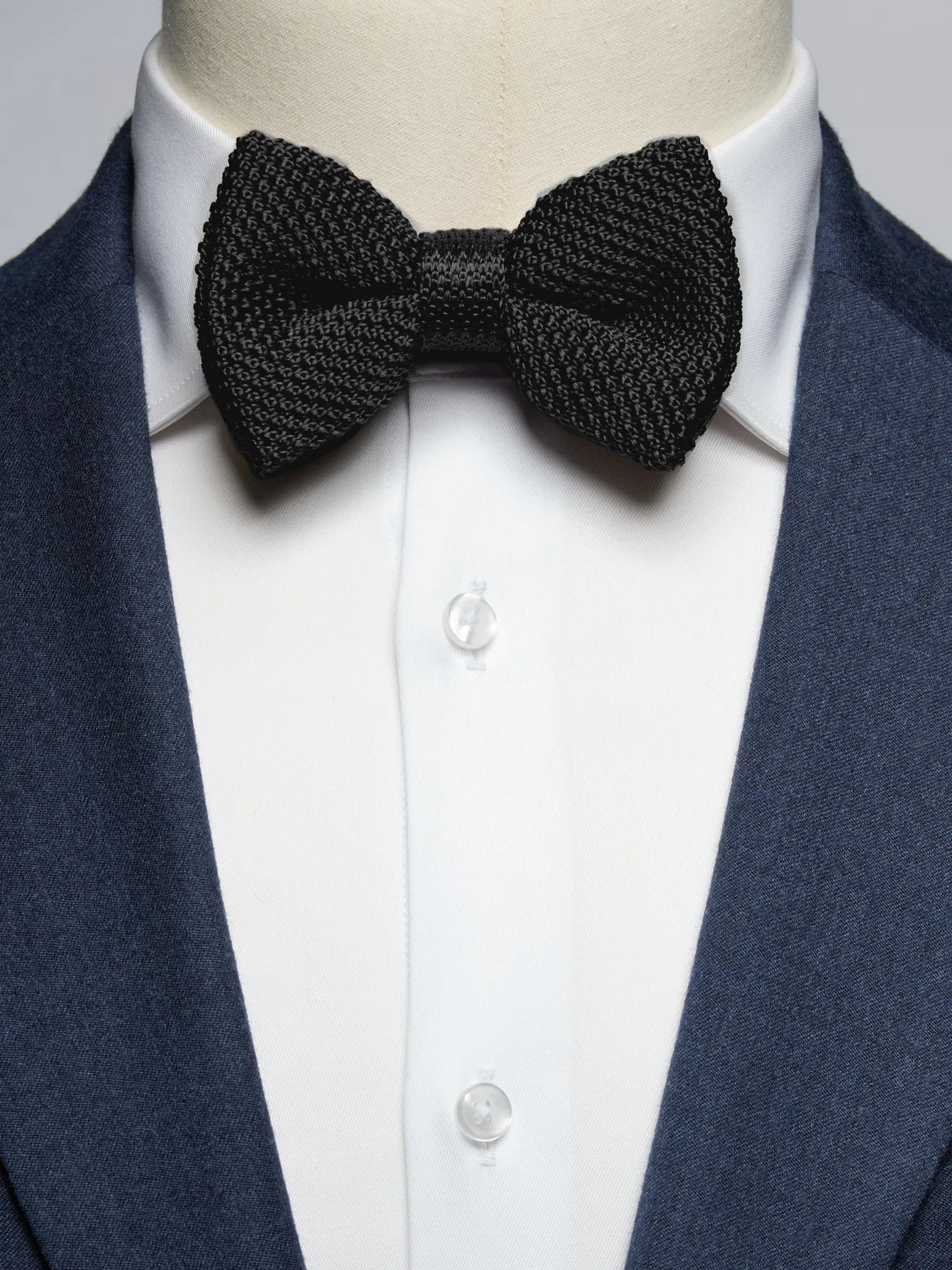 Black Silk Bow Tie (a0ee8769edc574357f449361bca01e09)