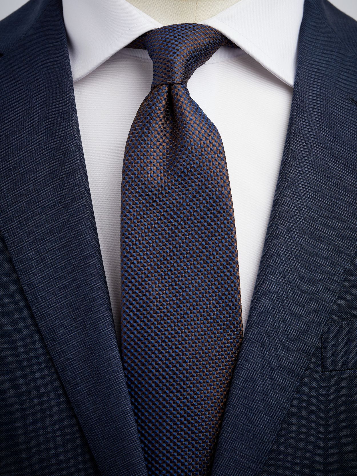 Brown Tie Structure