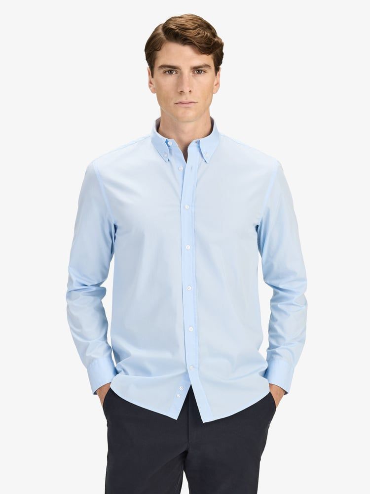 Hellblaues Hemd 
