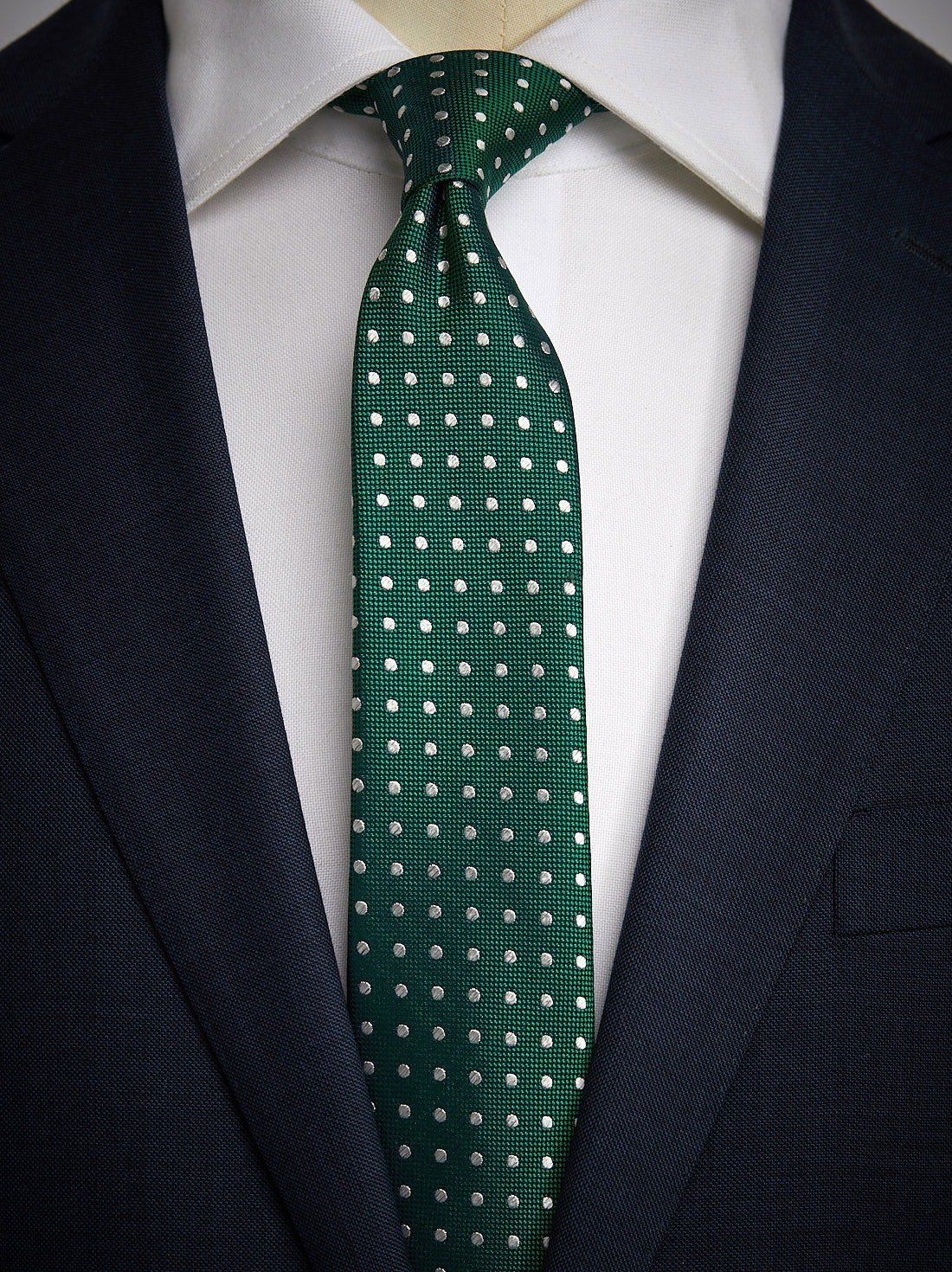Krawatte mit grünen Punkten