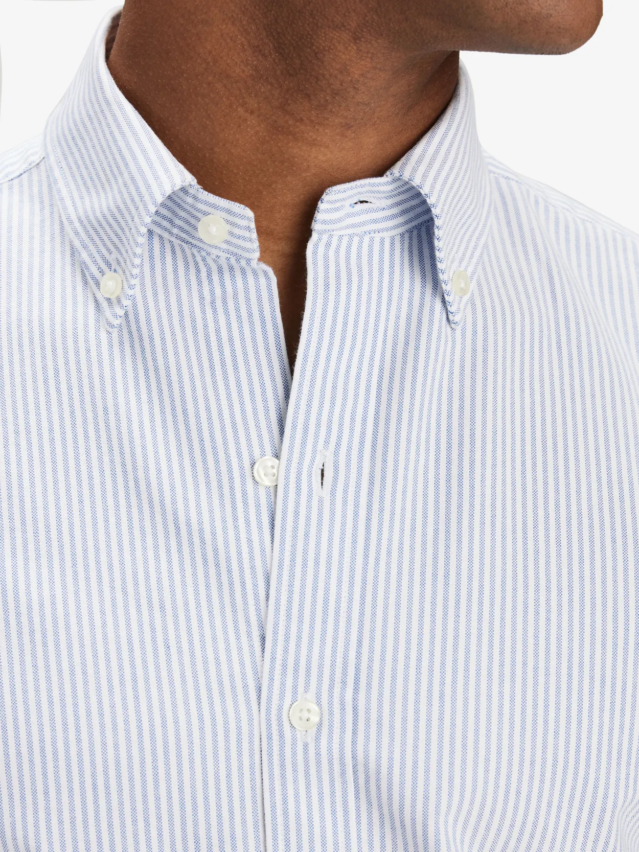 Men's Oxford Shirt in Variegated Blue & White Stripe