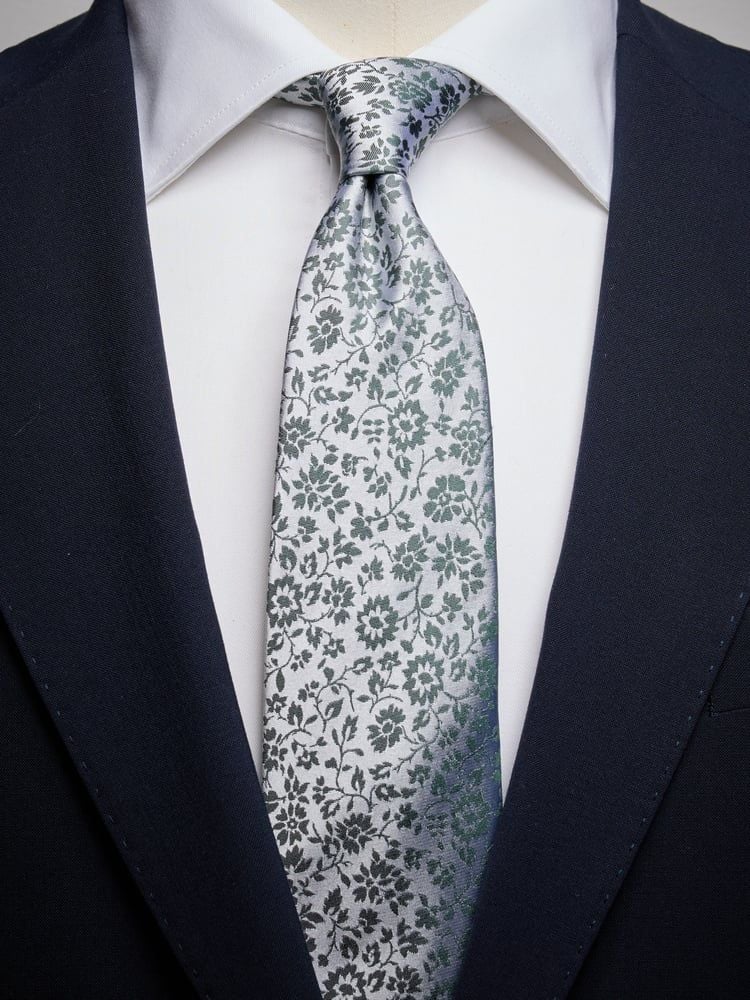 Lot De 18 Cravates Homme En Soie - Doucement Utilisées - Motifs Et Couleurs Variés - Occasion