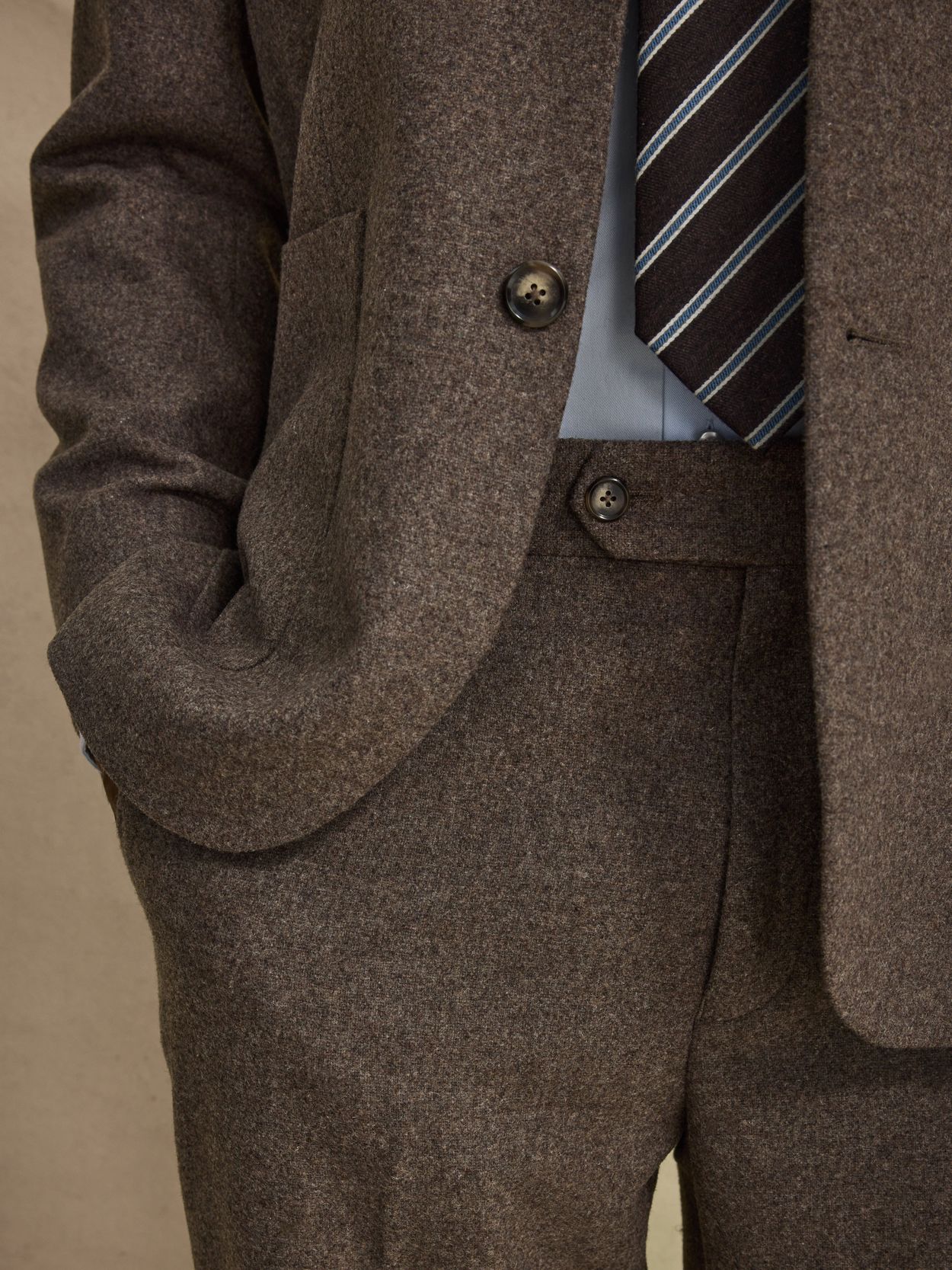 Image number 5 for product Taupe Flannel Jakkesæt