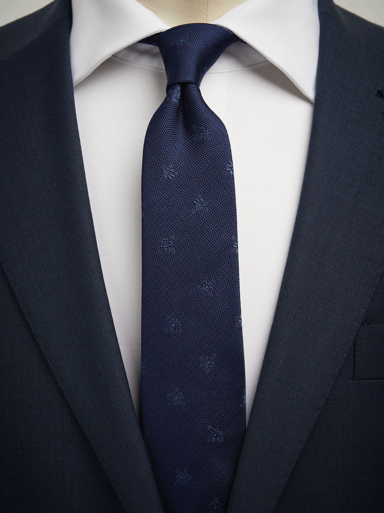 Dunkelblaue Geblümte Krawatte