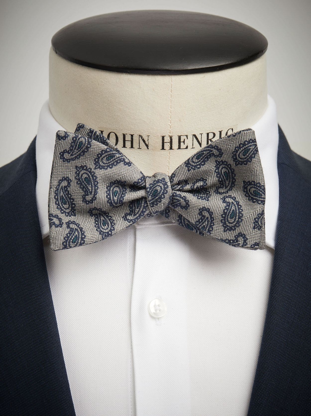 How to tie a bow tie? | John Henric