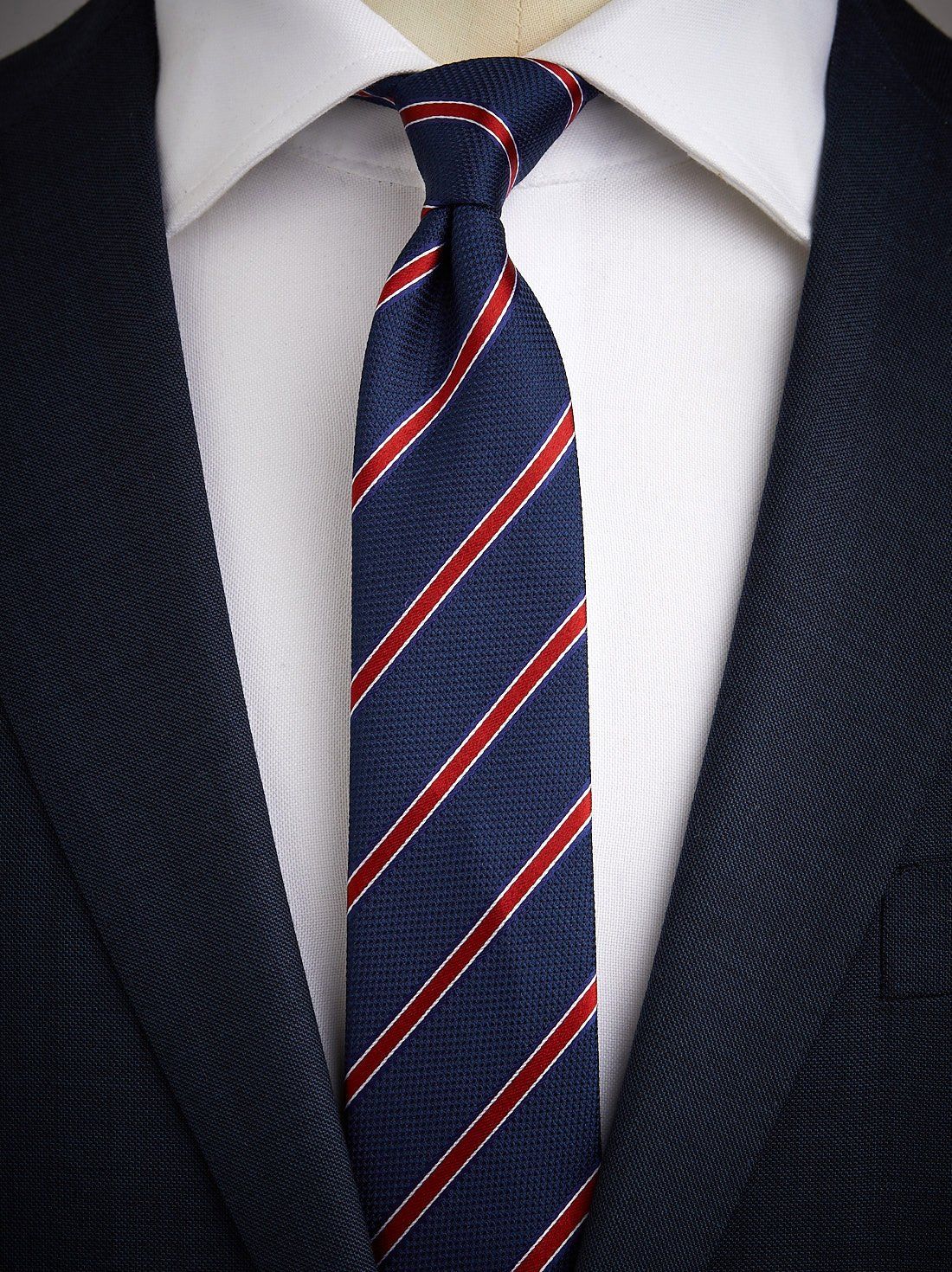 Dunkelblaue Gestreifte Krawatte