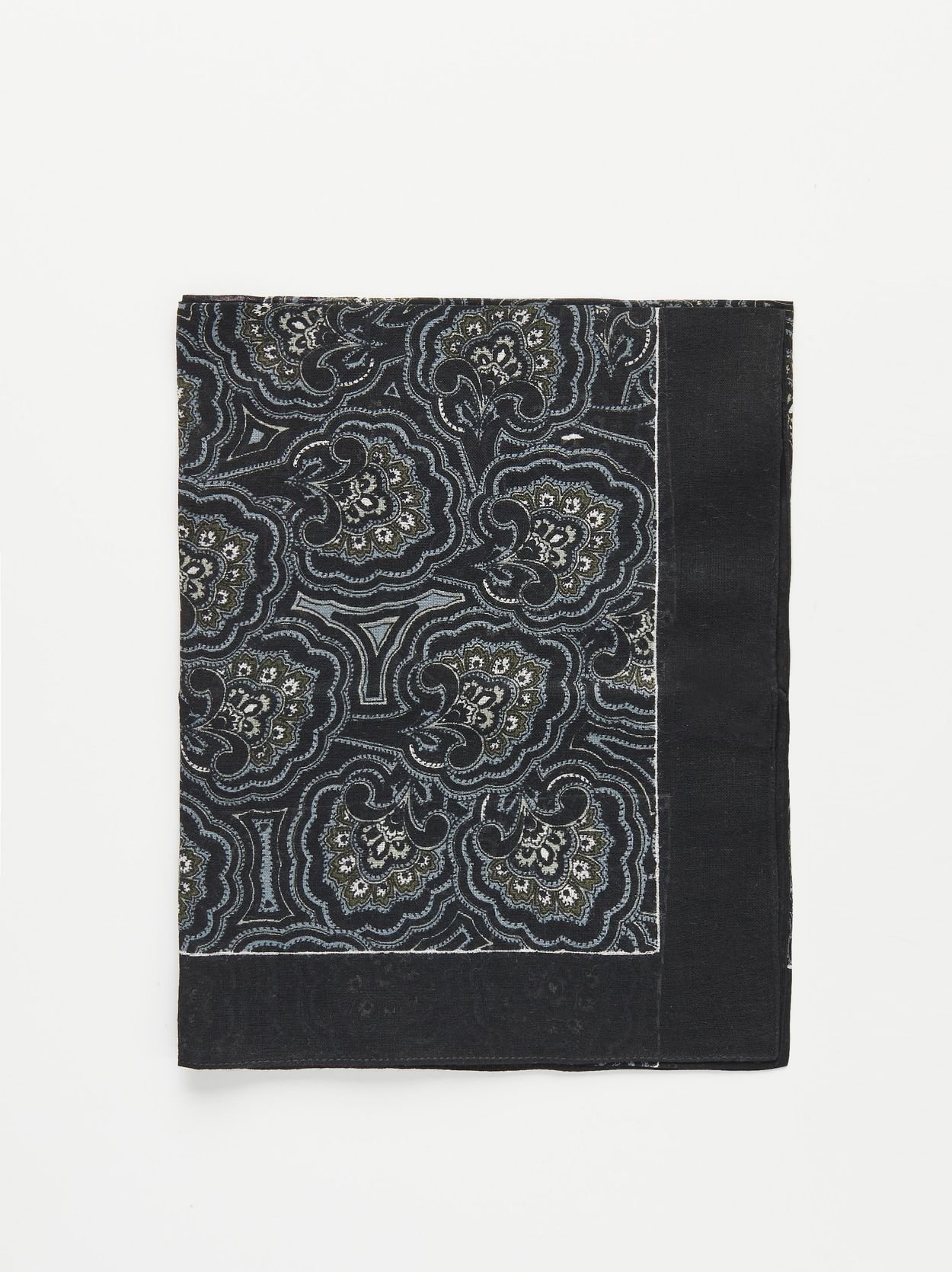 Image in slide number 3 for product Zwarte Bandana Paisley